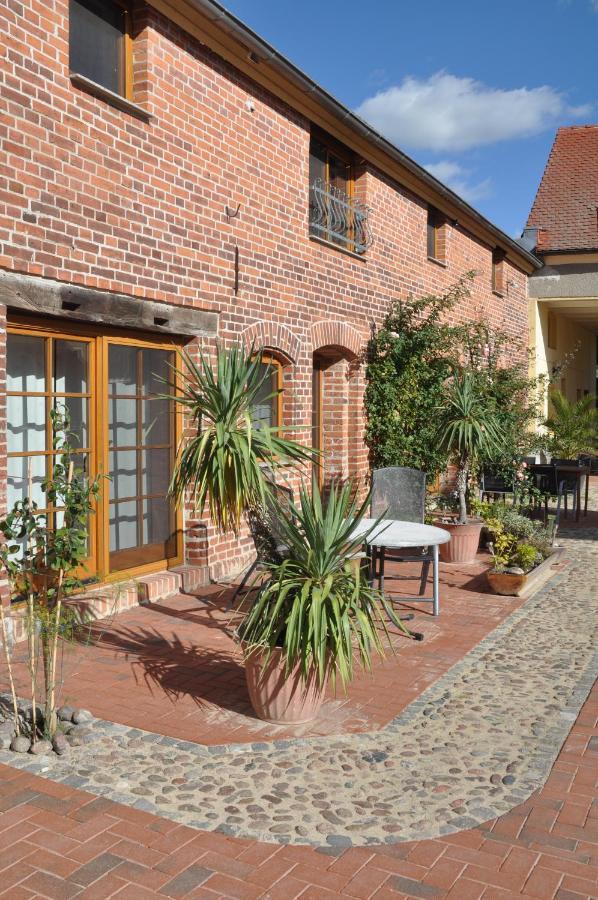 Pension Claudia Gueldenpfennig Tangermünde エクステリア 写真